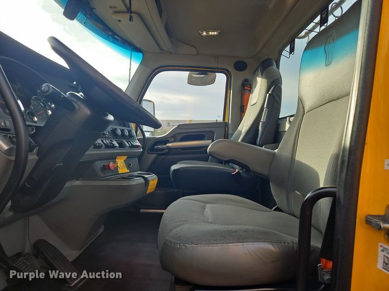 image for item NZ9143 2020 Kenworth T680 semi truck