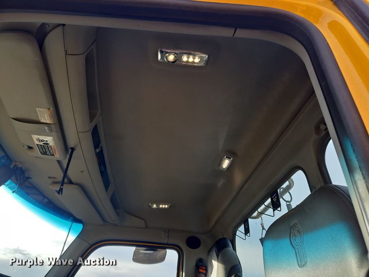 image for item NZ9143 2020 Kenworth T680 semi truck