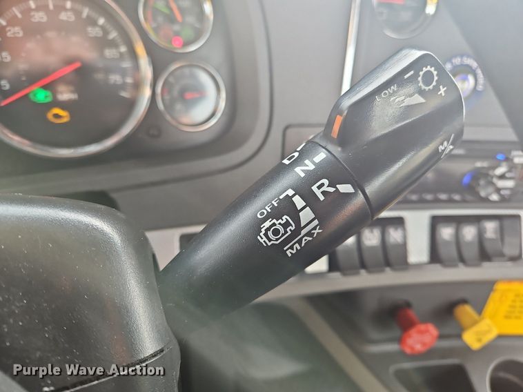 image for item NZ9143 2020 Kenworth T680 semi truck