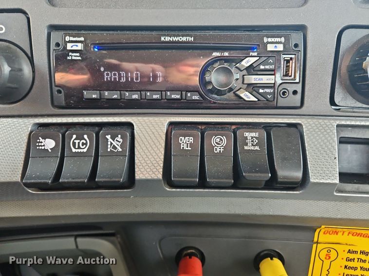 image for item NZ9143 2020 Kenworth T680 semi truck