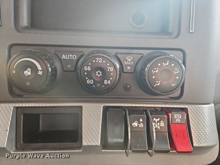 image for item NZ9143 2020 Kenworth T680 semi truck