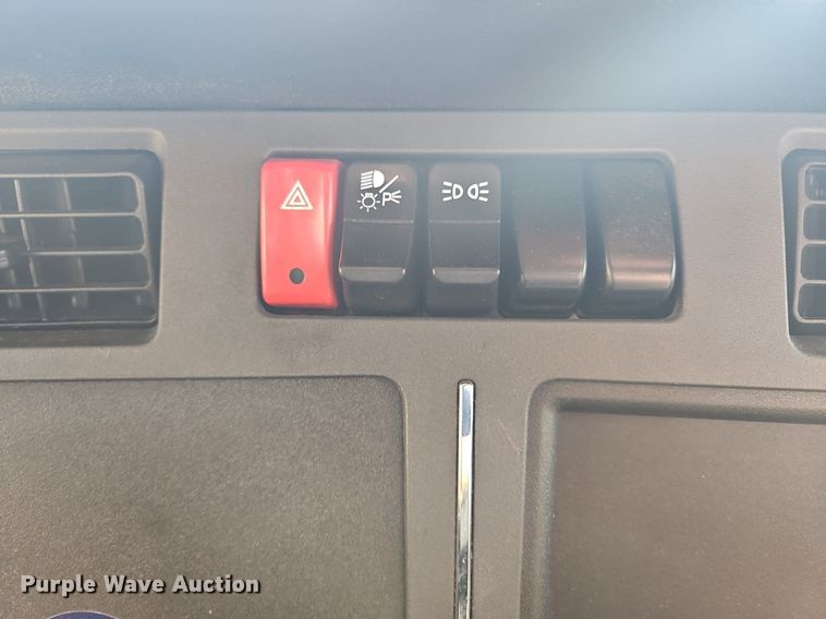 image for item NZ9143 2020 Kenworth T680 semi truck