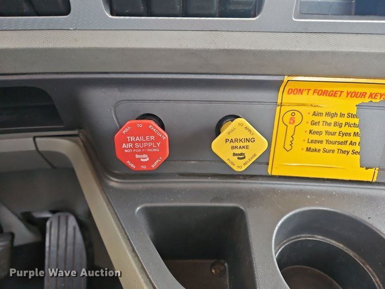 image for item NZ9143 2020 Kenworth T680 semi truck