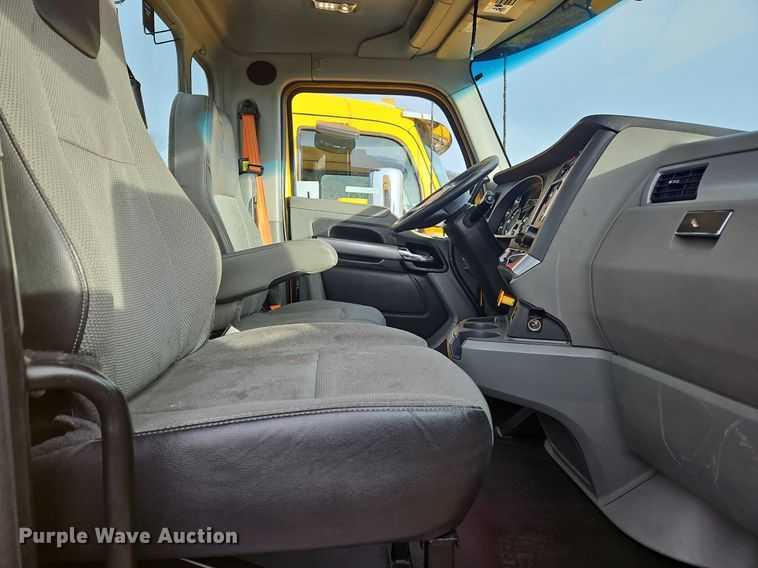 image for item NZ9143 2020 Kenworth T680 semi truck