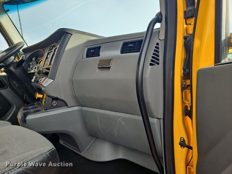 image for item NZ9143 2020 Kenworth T680 semi truck