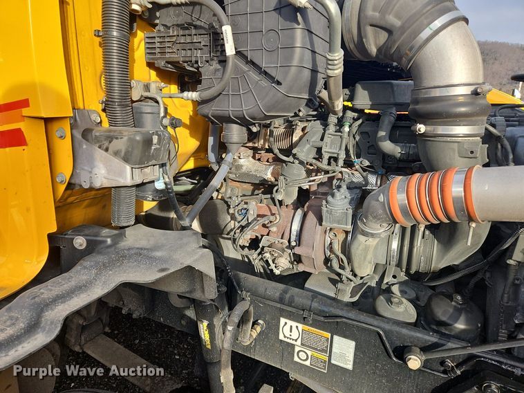 image for item NZ9143 2020 Kenworth T680 semi truck