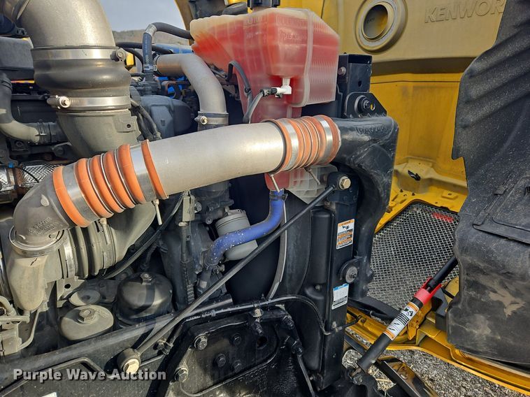 image for item NZ9143 2020 Kenworth T680 semi truck