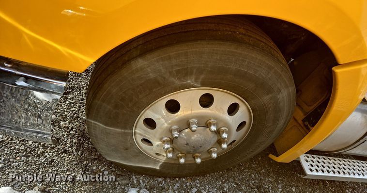 image for item NZ9143 2020 Kenworth T680 semi truck