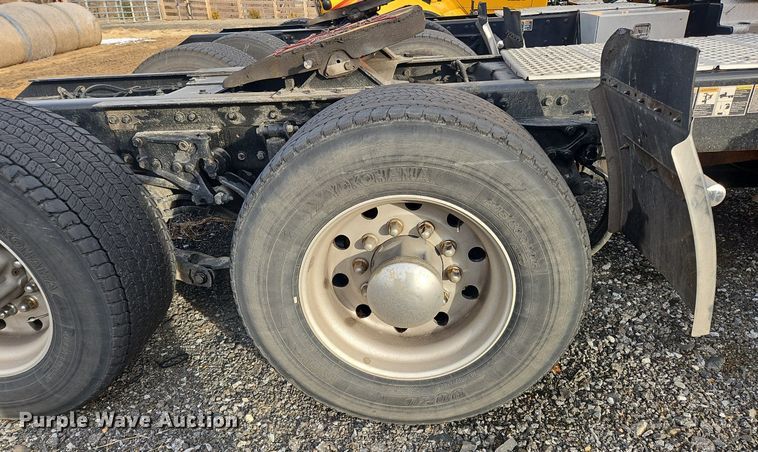 image for item NZ9143 2020 Kenworth T680 semi truck