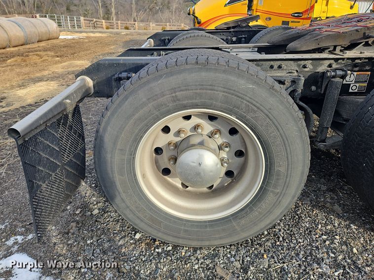 image for item NZ9143 2020 Kenworth T680 semi truck