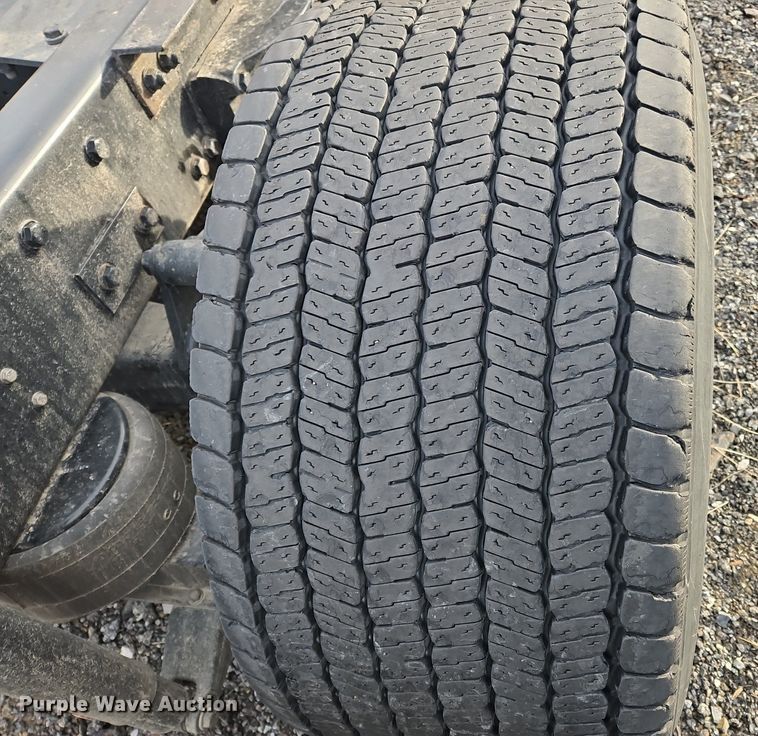 image for item NZ9143 2020 Kenworth T680 semi truck