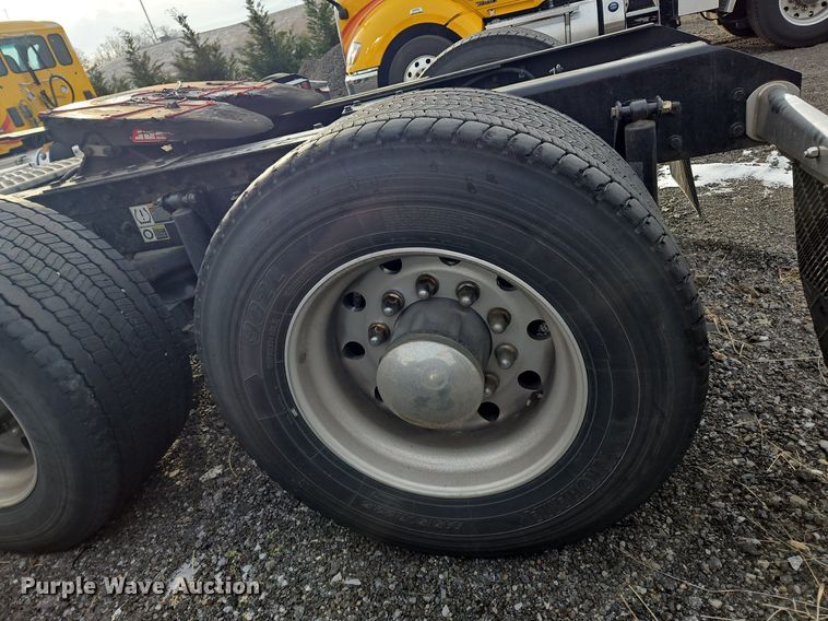 image for item NZ9143 2020 Kenworth T680 semi truck