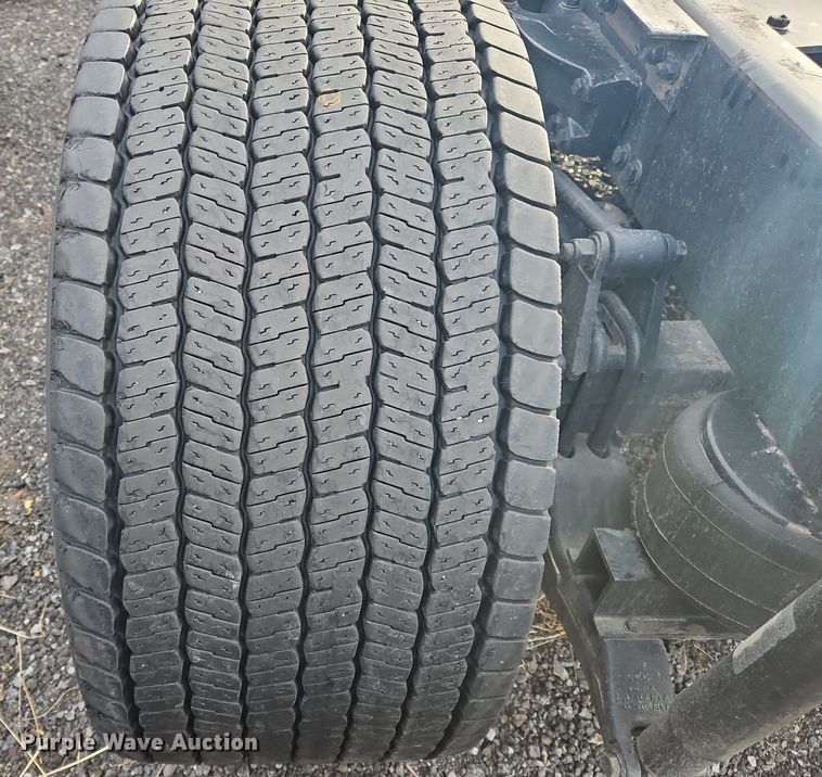 image for item NZ9143 2020 Kenworth T680 semi truck