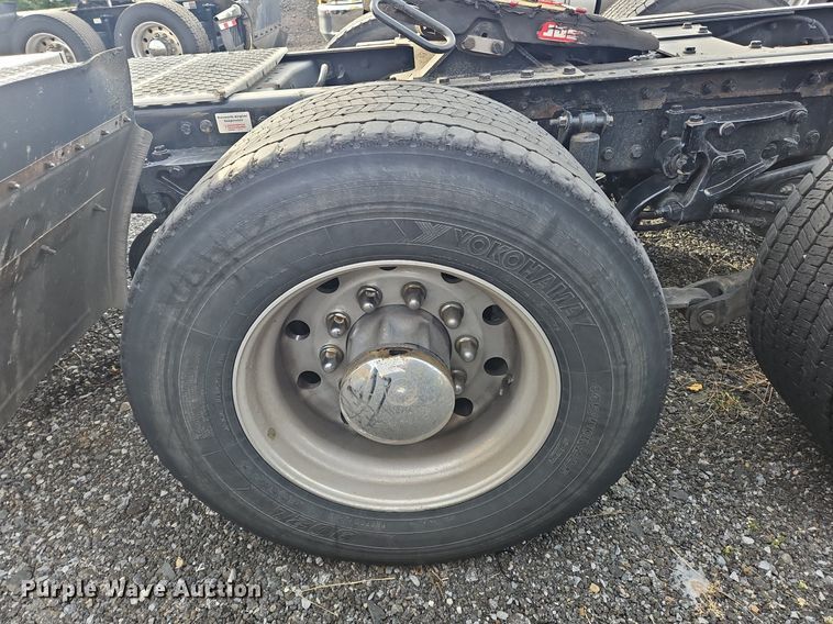 image for item NZ9143 2020 Kenworth T680 semi truck