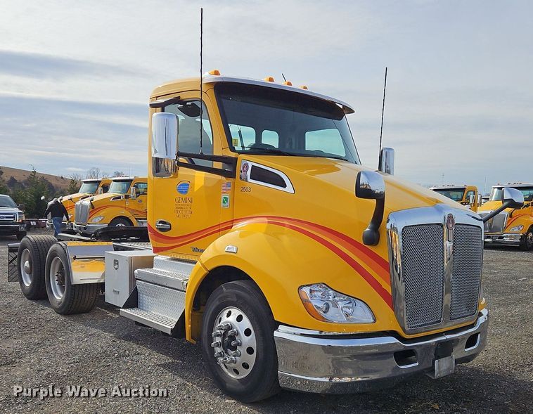 image for item NZ9144 2019 Kenworth T680 semi truck