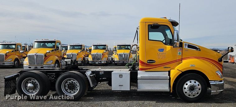 image for item NZ9144 2019 Kenworth T680 semi truck