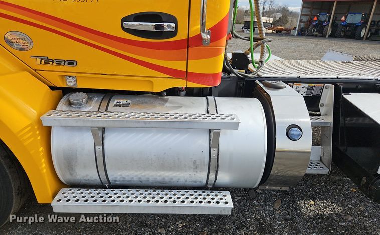 image for item NZ9144 2019 Kenworth T680 semi truck