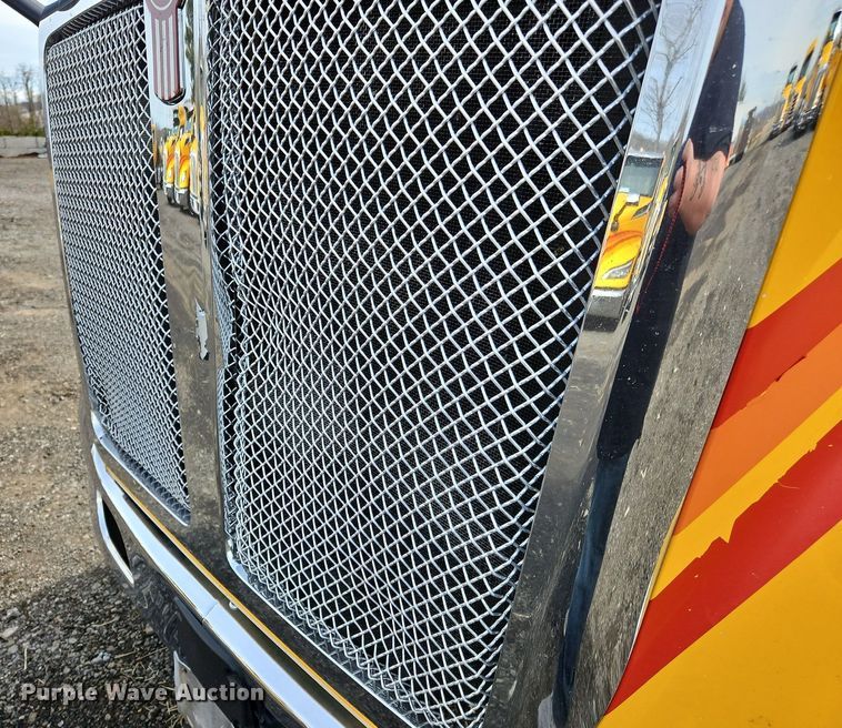 image for item NZ9144 2019 Kenworth T680 semi truck