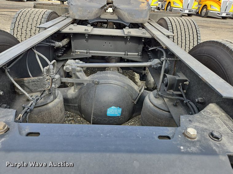 image for item NZ9144 2019 Kenworth T680 semi truck