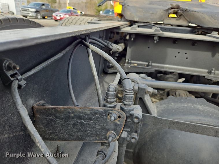 image for item NZ9144 2019 Kenworth T680 semi truck