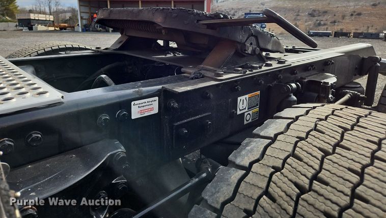 image for item NZ9144 2019 Kenworth T680 semi truck