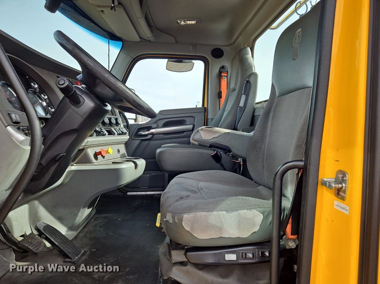 image for item NZ9144 2019 Kenworth T680 semi truck