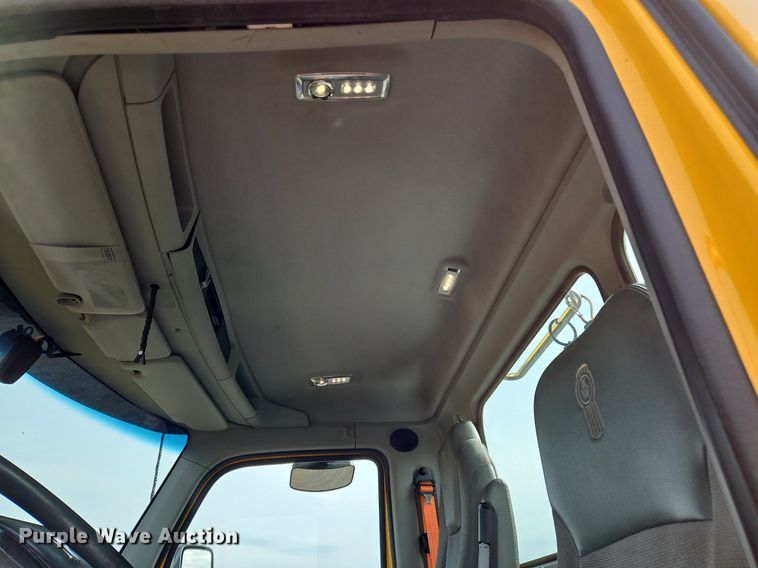 image for item NZ9144 2019 Kenworth T680 semi truck