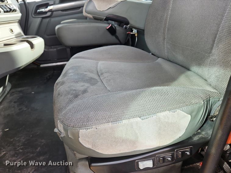 image for item NZ9144 2019 Kenworth T680 semi truck