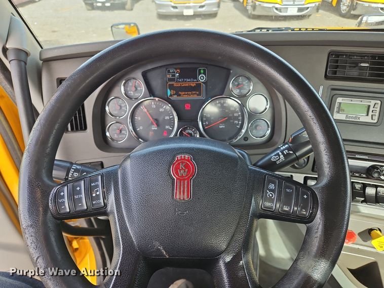 image for item NZ9144 2019 Kenworth T680 semi truck