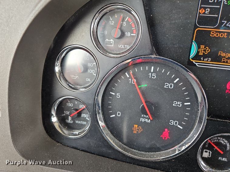 image for item NZ9144 2019 Kenworth T680 semi truck