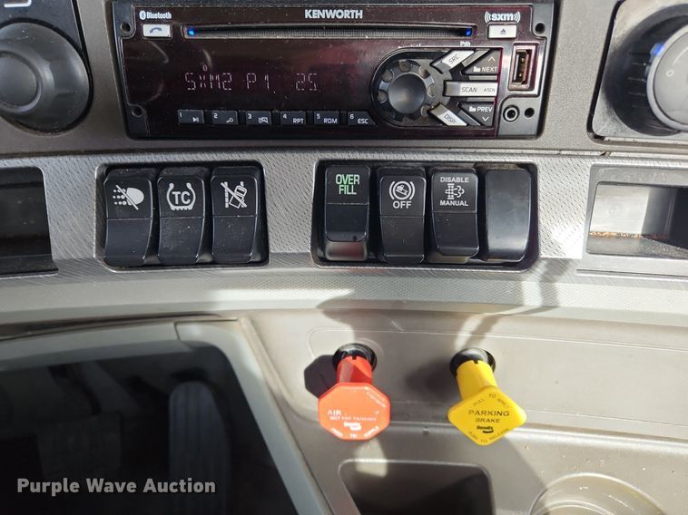 image for item NZ9144 2019 Kenworth T680 semi truck