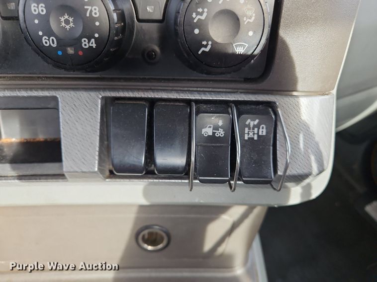 image for item NZ9144 2019 Kenworth T680 semi truck