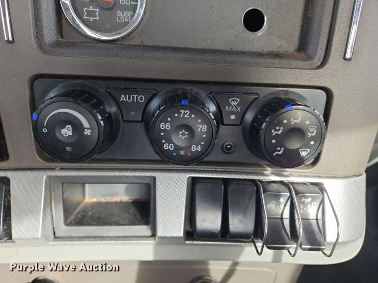 image for item NZ9144 2019 Kenworth T680 semi truck