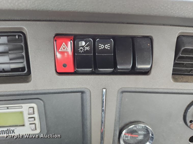 image for item NZ9144 2019 Kenworth T680 semi truck