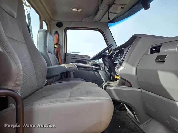 image for item NZ9144 2019 Kenworth T680 semi truck