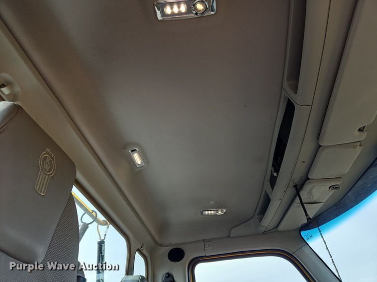 image for item NZ9144 2019 Kenworth T680 semi truck