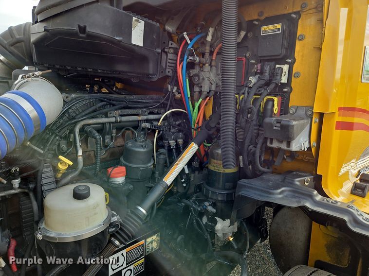 image for item NZ9144 2019 Kenworth T680 semi truck