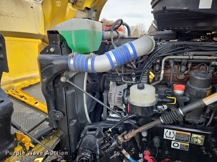 image for item NZ9144 2019 Kenworth T680 semi truck