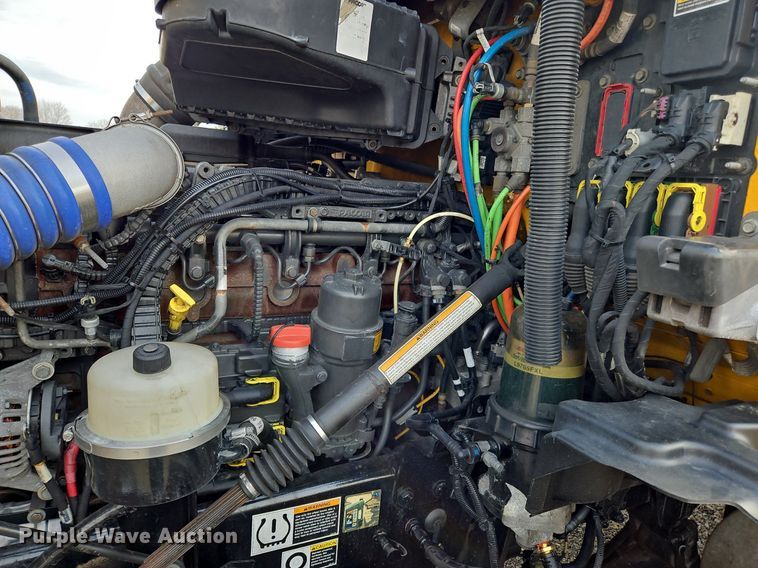 image for item NZ9144 2019 Kenworth T680 semi truck