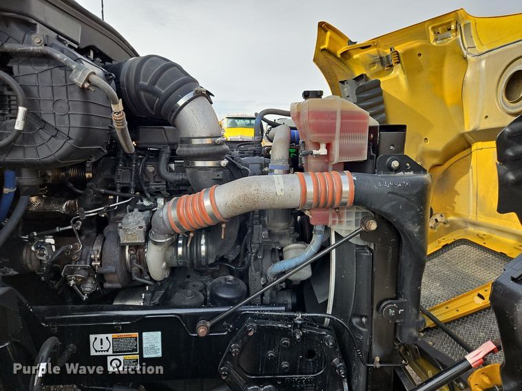 image for item NZ9144 2019 Kenworth T680 semi truck