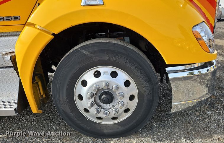 image for item NZ9144 2019 Kenworth T680 semi truck