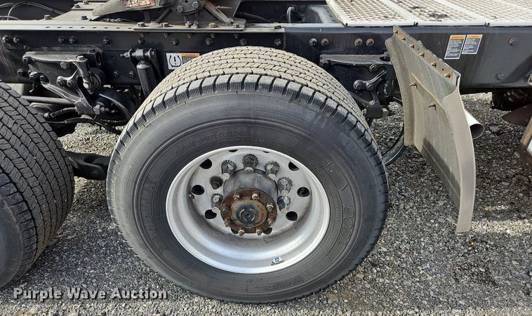 image for item NZ9144 2019 Kenworth T680 semi truck