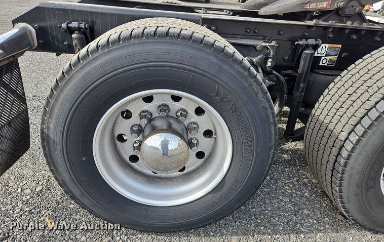 image for item NZ9144 2019 Kenworth T680 semi truck