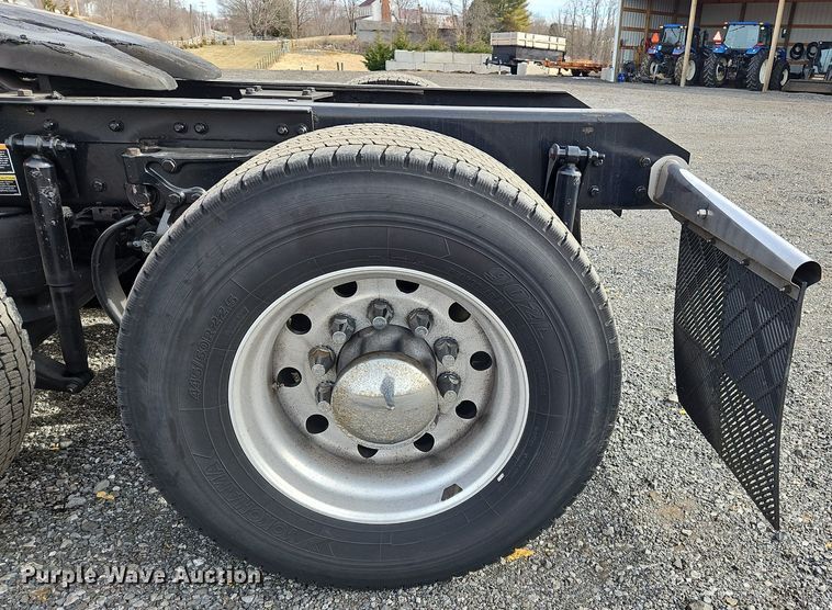 image for item NZ9144 2019 Kenworth T680 semi truck