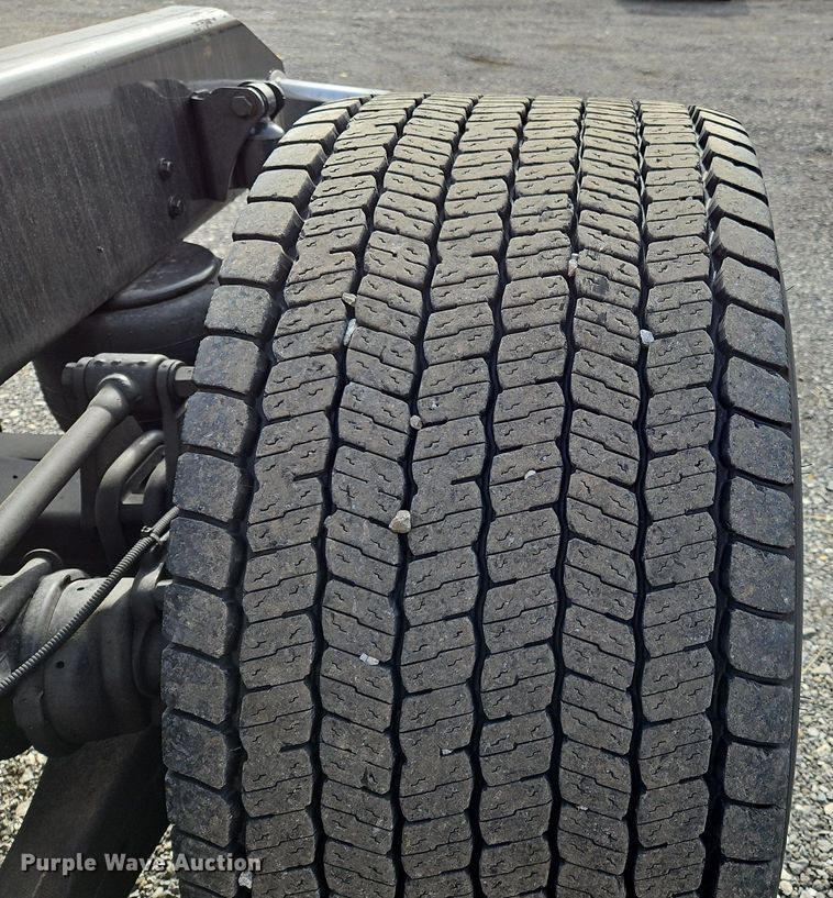 image for item NZ9144 2019 Kenworth T680 semi truck