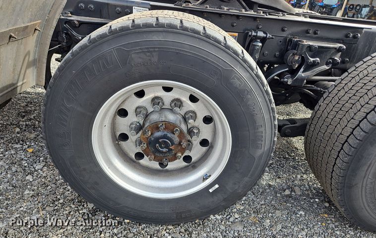 image for item NZ9144 2019 Kenworth T680 semi truck