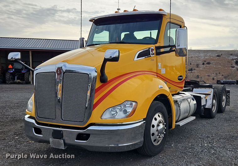 image for item NZ9145 2019 Kenworth T680 semi truck