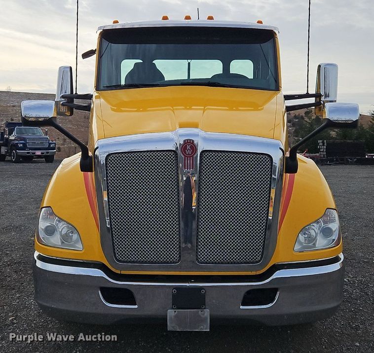 image for item NZ9145 2019 Kenworth T680 semi truck