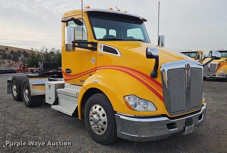 image for item NZ9145 2019 Kenworth T680 semi truck