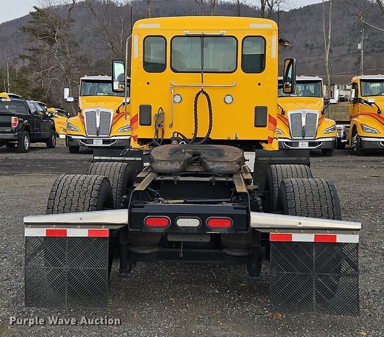 image for item NZ9145 2019 Kenworth T680 semi truck